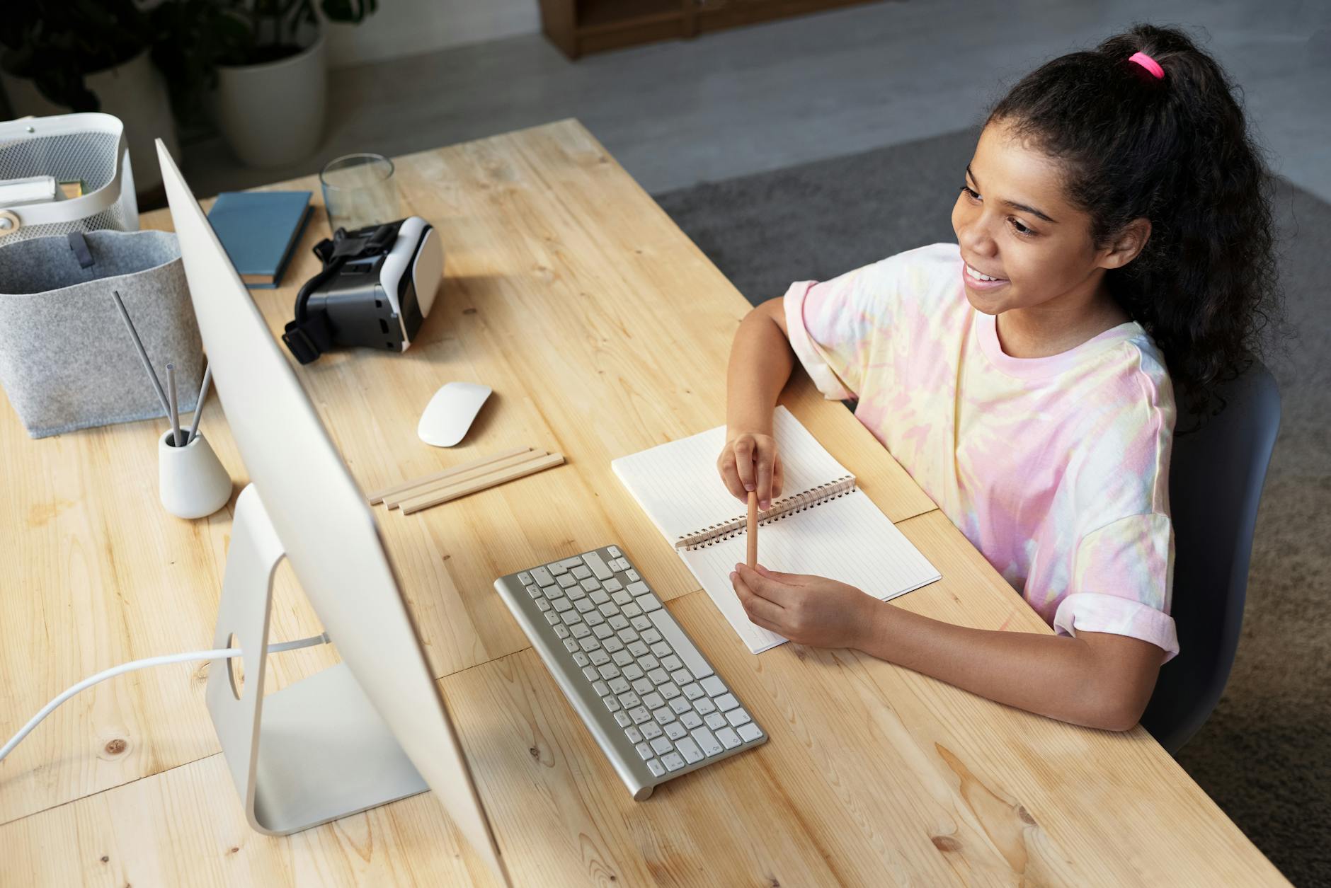 girl in pink t shirt looking at the imac